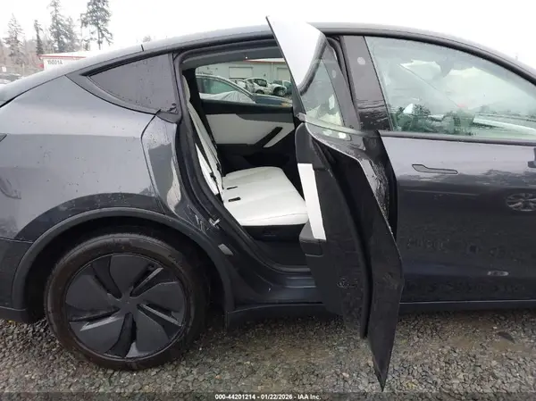7SAYGDEE3TF450423 2026 TESLA MODEL Y - Image 8