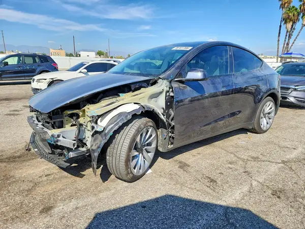 7SAYGDEE3TF565779 2026 TESLA MODEL Y - Image 1