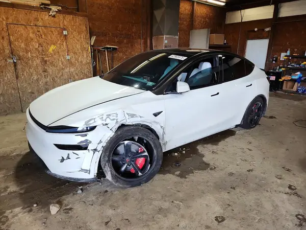 7SAYGDEE3TF572084 2026 TESLA MODEL Y - Image 1