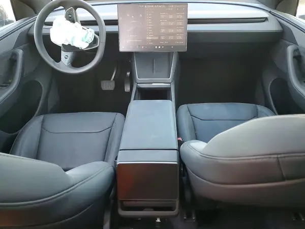 7SAYGDEE3TF577026 2026 TESLA MODEL Y - Image 8
