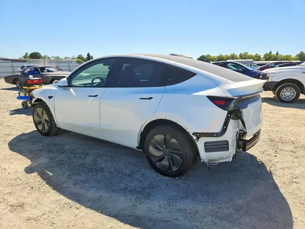 7SAYGDEE3TF645339 2026 TESLA MODEL Y - Image 2