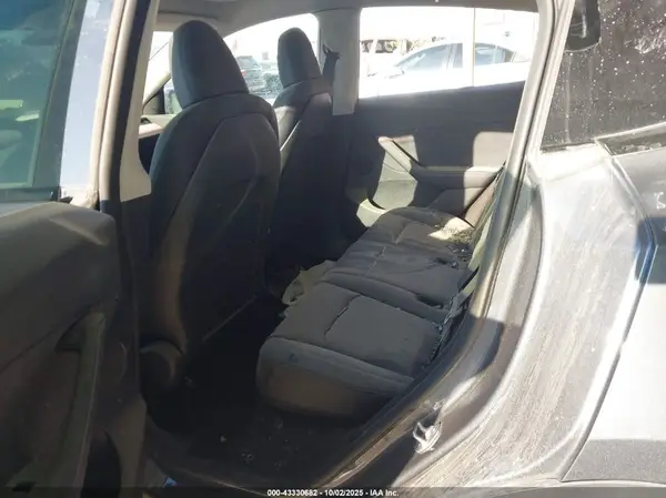 7SAYGDEE4NA004555 2022 TESLA MODEL Y - Image 8