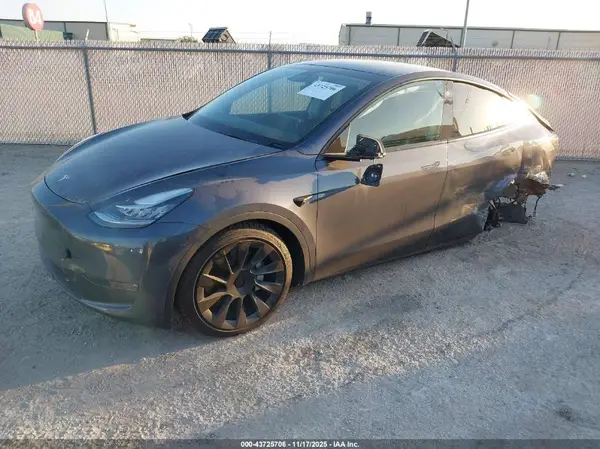 7SAYGDEE4NA006032 2022 TESLA MODEL Y - Image 2