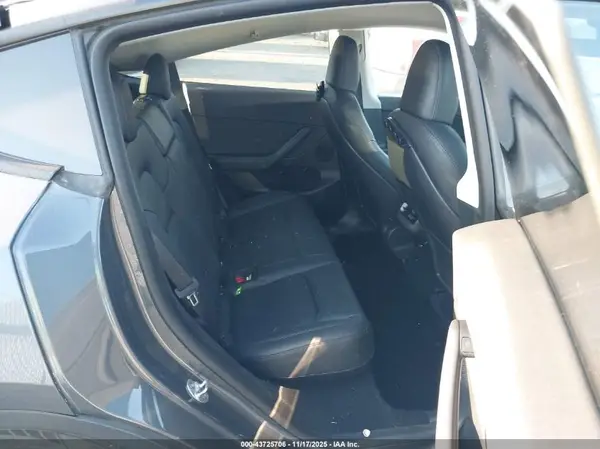 7SAYGDEE4NA006032 2022 TESLA MODEL Y - Image 8