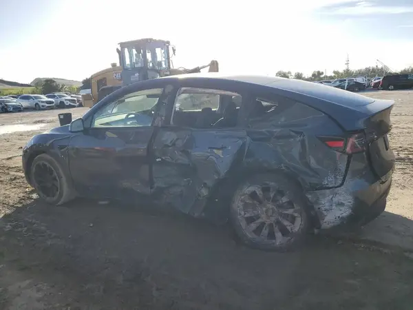 7SAYGDEE4NA006564 2022 TESLA MODEL Y - Image 2