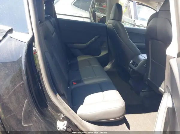 7SAYGDEE4NA006645 2022 TESLA MODEL Y - Image 8