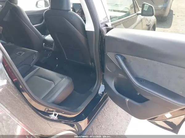 7SAYGDEE4NA007231 2022 TESLA MODEL Y - Image 8