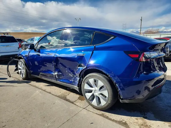7SAYGDEE4NA007570 2022 TESLA MODEL Y - Image 2