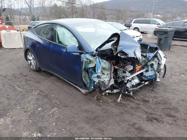 7SAYGDEE4NA008153 2022 TESLA MODEL Y - Image 1