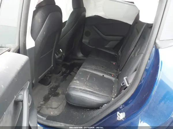 7SAYGDEE4NA008153 2022 TESLA MODEL Y - Image 8