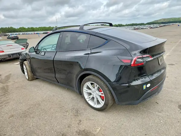 7SAYGDEE4NA008279 2022 TESLA MODEL Y - Image 2