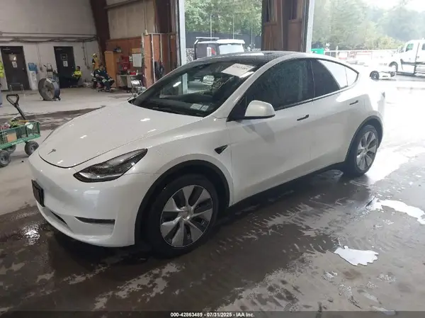 7SAYGDEE4NA009626 2022 TESLA MODEL Y - Image 2