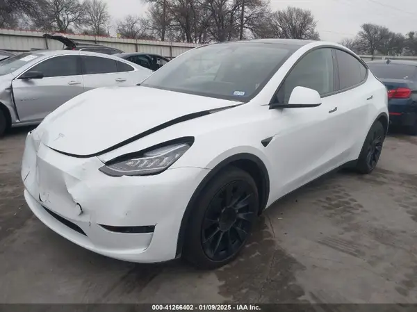 7SAYGDEE4NA010632 2022 TESLA MODEL Y - Image 2