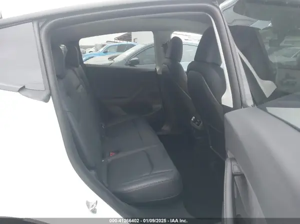 7SAYGDEE4NA010632 2022 TESLA MODEL Y - Image 8