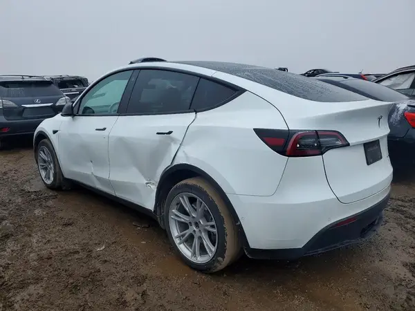 7SAYGDEE4NA012963 2022 TESLA MODEL Y - Image 2