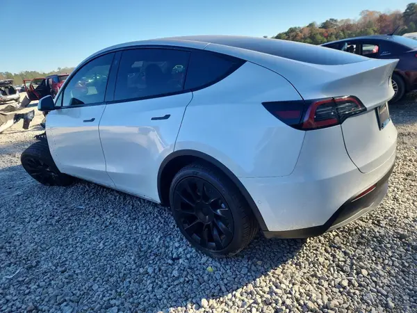 7SAYGDEE4NA013479 2022 TESLA MODEL Y - Image 2