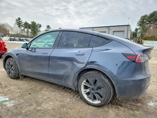 7SAYGDEE4NA015281 2022 TESLA MODEL Y - Image 2