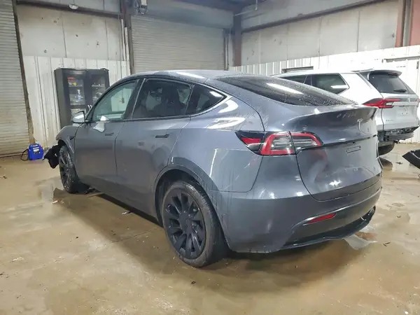 7SAYGDEE4NA016429 2022 TESLA MODEL Y - Image 2