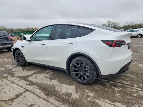 7SAYGDEE4NA018505 2022 TESLA MODEL Y - Image 2