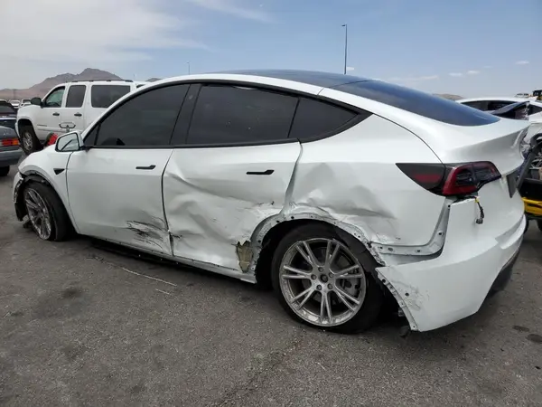 7SAYGDEE4NA018973 2022 TESLA MODEL Y - Image 2