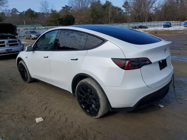 7SAYGDEE4NA019525 2022 TESLA MODEL Y - Image 2
