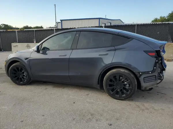 7SAYGDEE4NF307001 2022 TESLA MODEL Y - Image 2