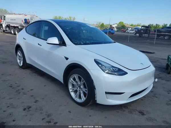 7SAYGDEE4NF307693 2022 TESLA MODEL Y - Image 1