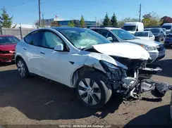 7SAYGDEE4NF308200 2022 TESLA MODEL Y