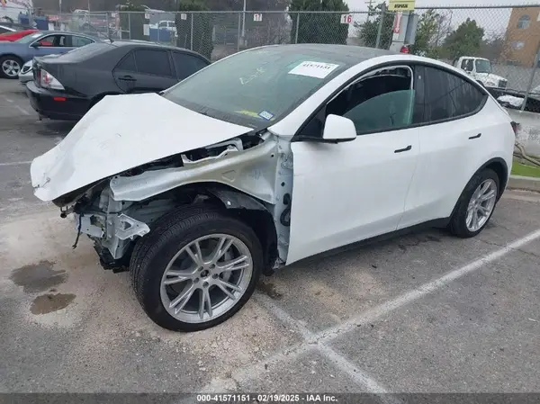 7SAYGDEE4NF315356 2022 TESLA MODEL Y - Image 2