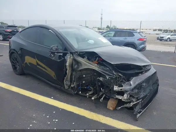 7SAYGDEE4NF318774 2022 TESLA MODEL Y - Image 1