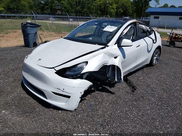 7SAYGDEE4NF320007 2022 TESLA MODEL Y - Image 2