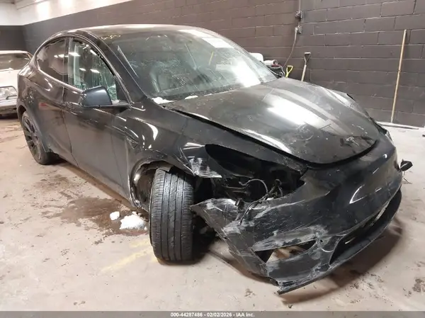 7SAYGDEE4NF320766 2022 TESLA MODEL Y - Image 1