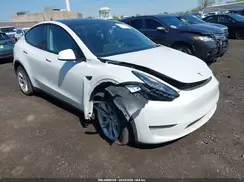 7SAYGDEE4NF321061 2022 TESLA MODEL Y