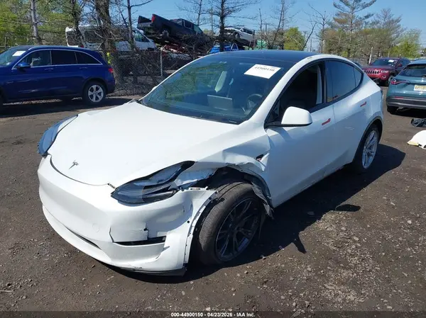 7SAYGDEE4NF321061 2022 TESLA MODEL Y - Image 2