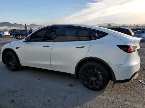 7SAYGDEE4NF321285 2022 TESLA MODEL Y - Image 2