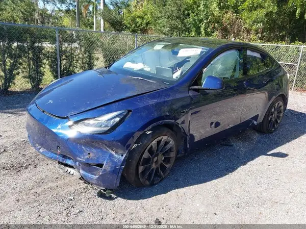 7SAYGDEE4NF322372 2022 TESLA MODEL Y - Image 2