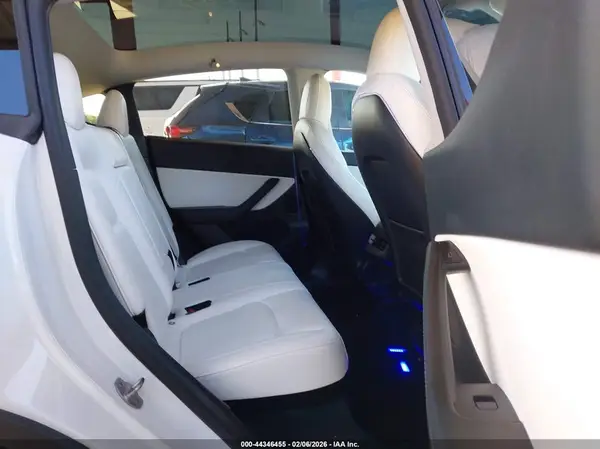 7SAYGDEE4NF325837 2022 TESLA MODEL Y - Image 8