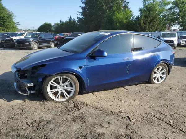 7SAYGDEE4NF327572 2022 TESLA MODEL Y - Image 1