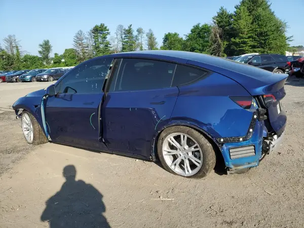 7SAYGDEE4NF327572 2022 TESLA MODEL Y - Image 2