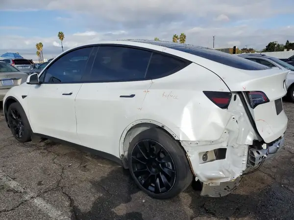 7SAYGDEE4NF344887 2022 TESLA MODEL Y - Image 2
