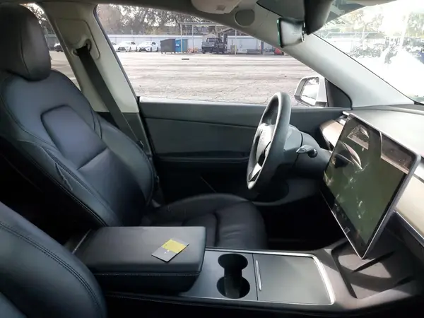 7SAYGDEE4NF344887 2022 TESLA MODEL Y - Image 8