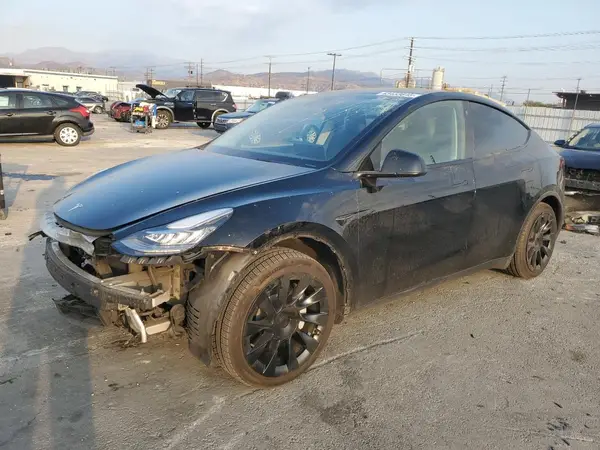 7SAYGDEE4NF350799 2022 TESLA MODEL Y - Image 1