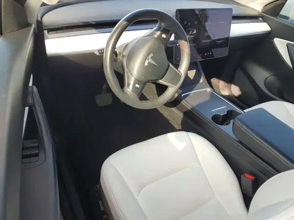 7SAYGDEE4NF353783 2022 TESLA MODEL Y - Image 8
