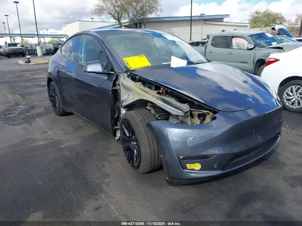 7SAYGDEE4NF354335 2022 TESLA MODEL Y - Image 1