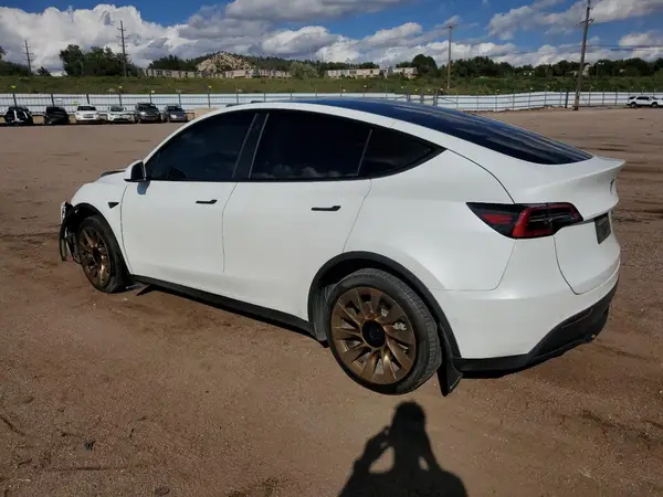 7SAYGDEE4NF354657 2022 TESLA MODEL Y - Image 2