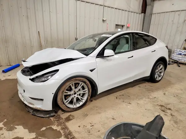 7SAYGDEE4NF354674 2022 TESLA MODEL Y - Image 1