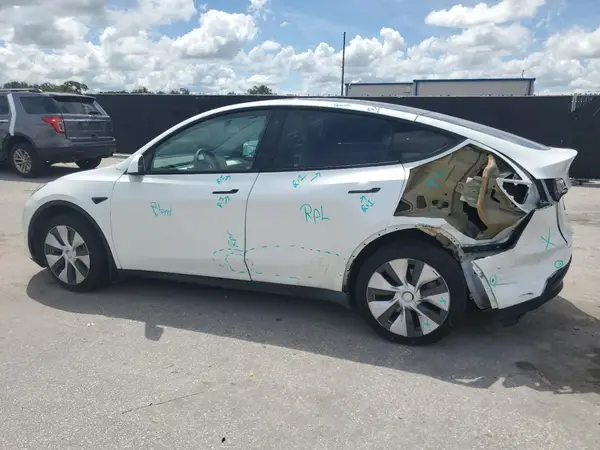7SAYGDEE4NF354688 2022 TESLA MODEL Y - Image 2