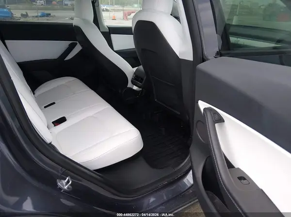 7SAYGDEE4NF355405 2022 TESLA MODEL Y - Image 8