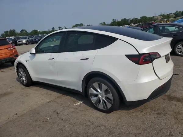 7SAYGDEE4NF355808 2022 TESLA MODEL Y - Image 2