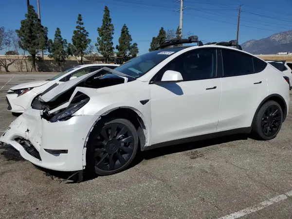 7SAYGDEE4NF357428 2022 TESLA MODEL Y - Image 1